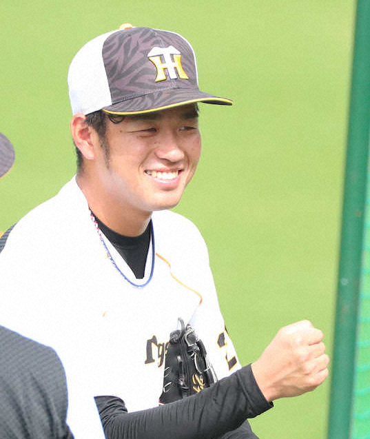 【画像・写真】＜神・巨　雨天中止＞笑顔を見せる高橋（撮影・坂田　高浩）