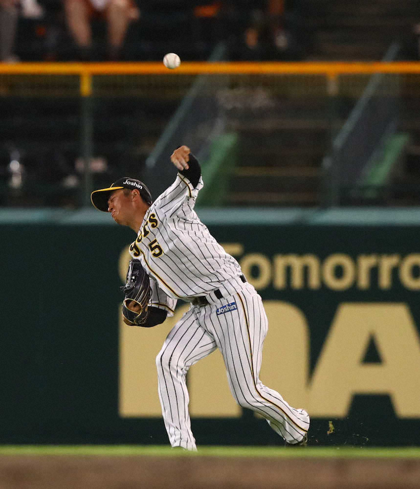 【画像・写真】阪神　“激痛”8・5差で3位後退　遠のく巨人　近本が木浪が痛恨失策　チーム7戦連続失策に深刻貧打