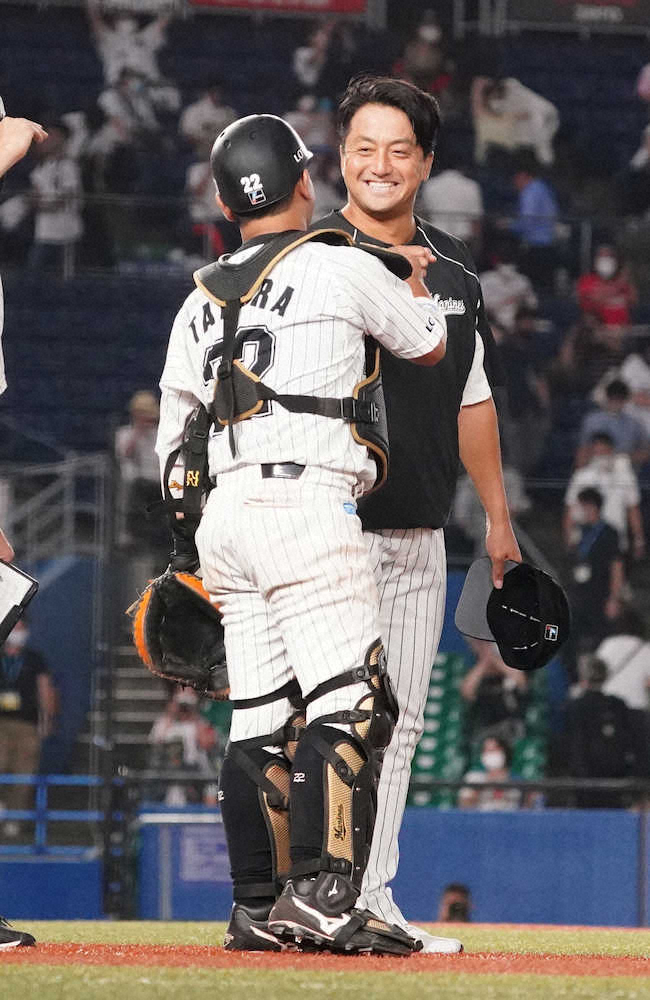 【画像・写真】沢村　ロッテ初陣3者連続三振に「ホッとした」「これからはマリーンズのために腕を振っていきます」