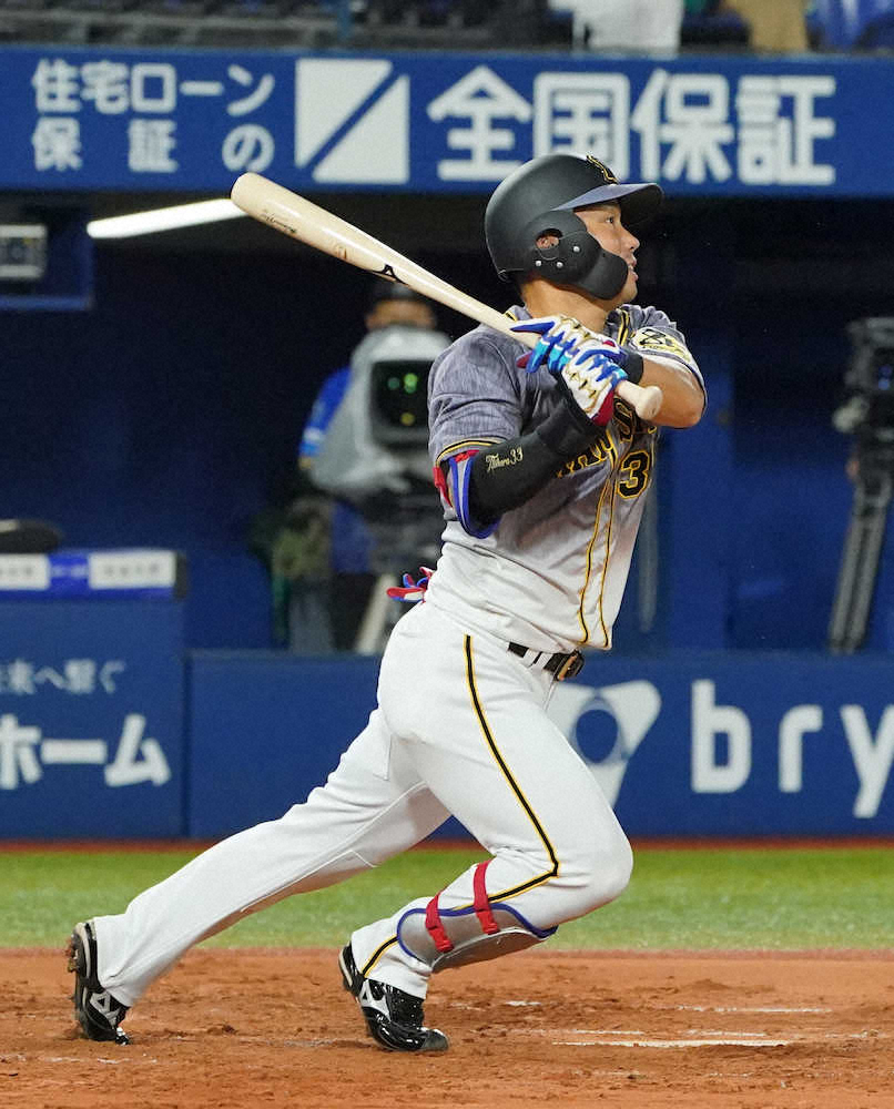 【画像・写真】阪神先発・斎藤のプロ初安打が起点に　糸原の適時内野安打で先制