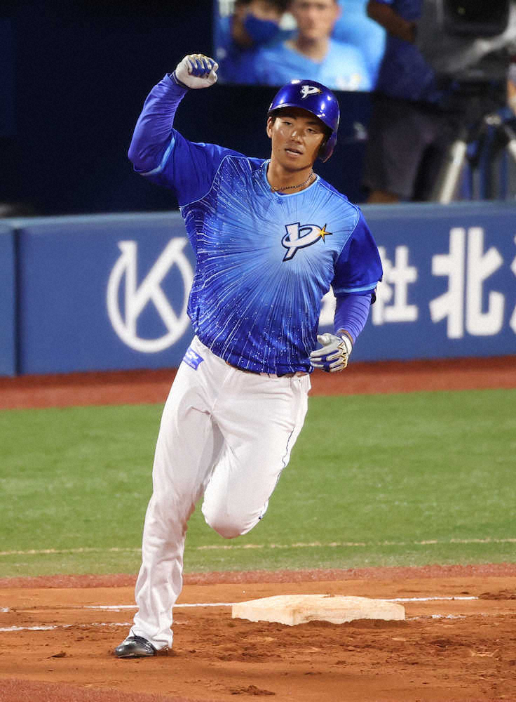 【画像・写真】DeNA・蝦名　“にんにくパンチ”で初安打バックスクリーン弾！　ラミレス監督「アメージング！」