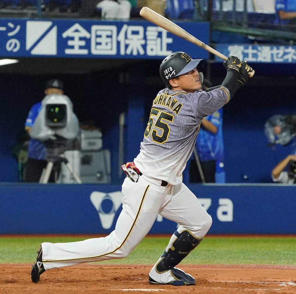 【画像・写真】阪神・陽川　勝負手の矢野采配に応えた“ゴリラパンチ”　「入れ!と思いながら走りました」