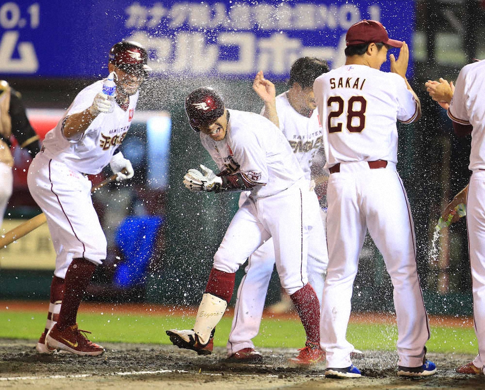 【画像・写真】楽天　延長10回に茂木が逆転サヨナラ2ラン!2夜連続の“長い一戦”を制し連敗4でストップ