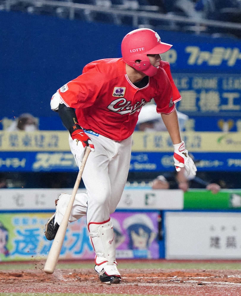 【画像・写真】どしゃ降り中断にも負けず　ロッテ・安田が2打席連続のタイムリー二塁打