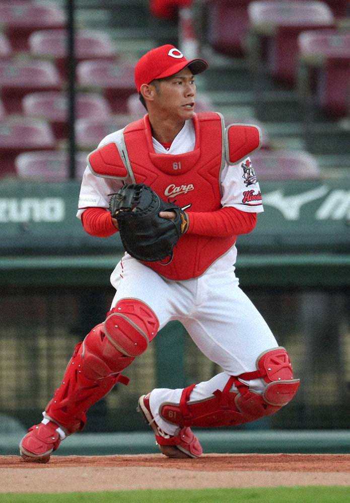 【画像・写真】広島・坂倉「1球、1試合も無駄にしない」　当面は“代役”正捕手　