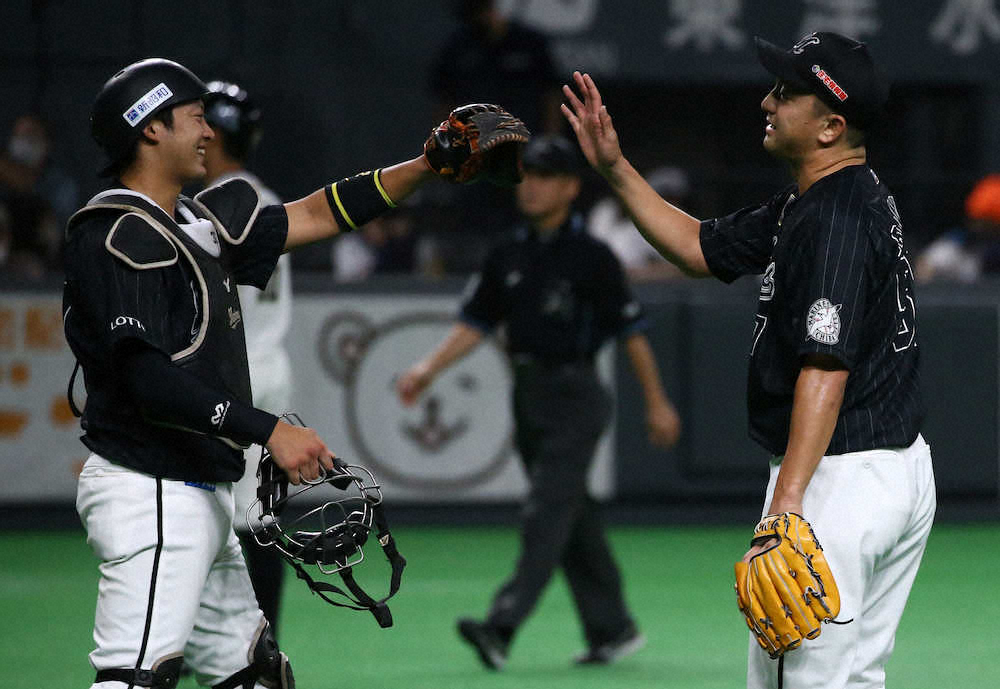 【画像・写真】ロッテ・沢村　ドタバタ移籍初セーブ　2死から3連続四球「大反省」