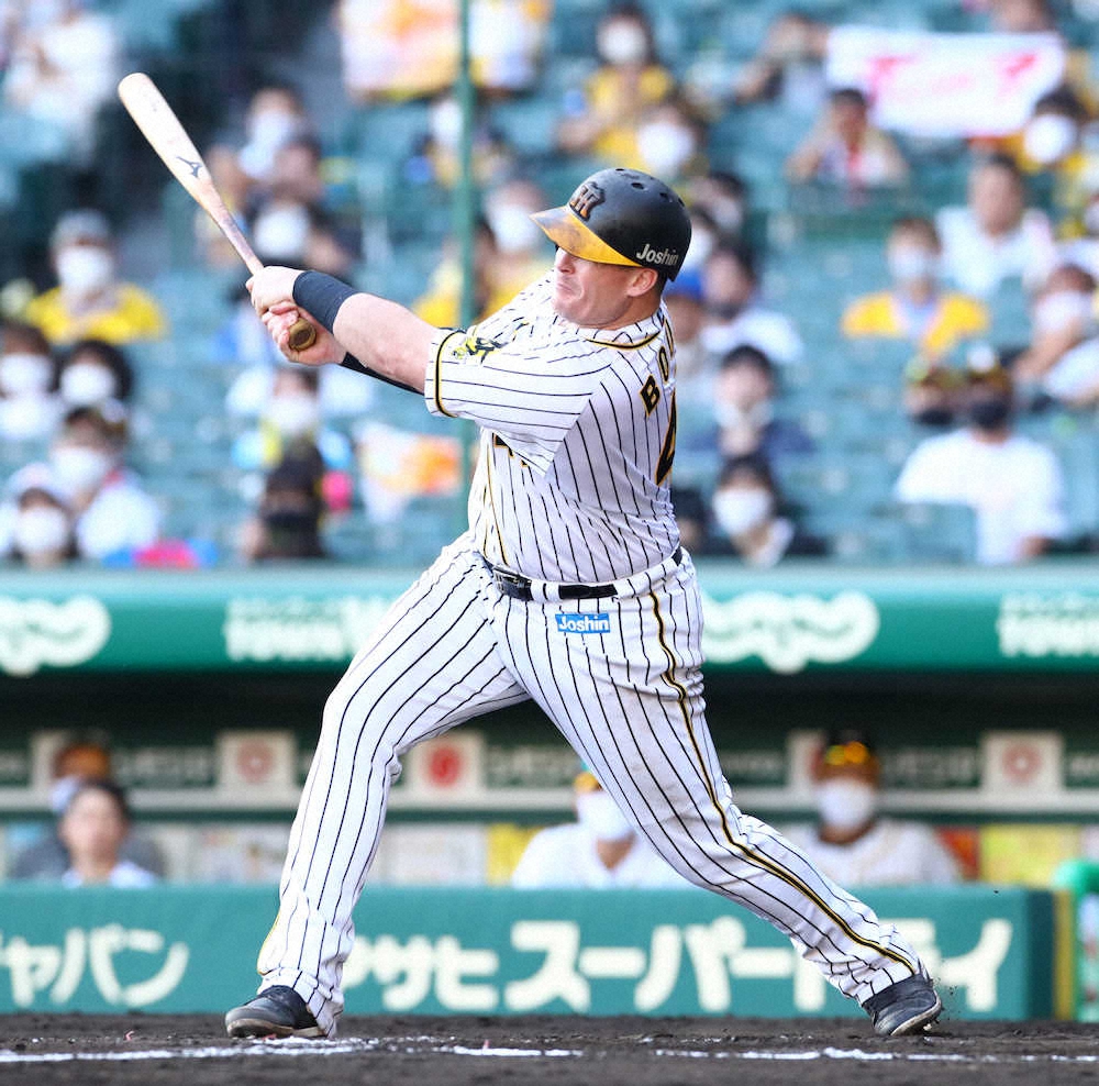 【画像・写真】＜神・D＞8回無死二塁、阪神・ボーアは勝ち越しの右前適時打を放つ（撮影・後藤　大輝）