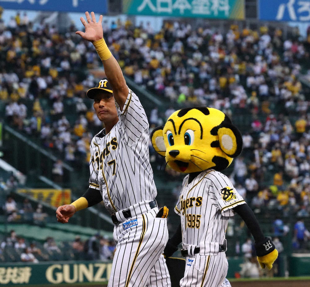 【画像・写真】阪神・糸井＆岩崎お立ち台　糸井「やっぱり最高です！」