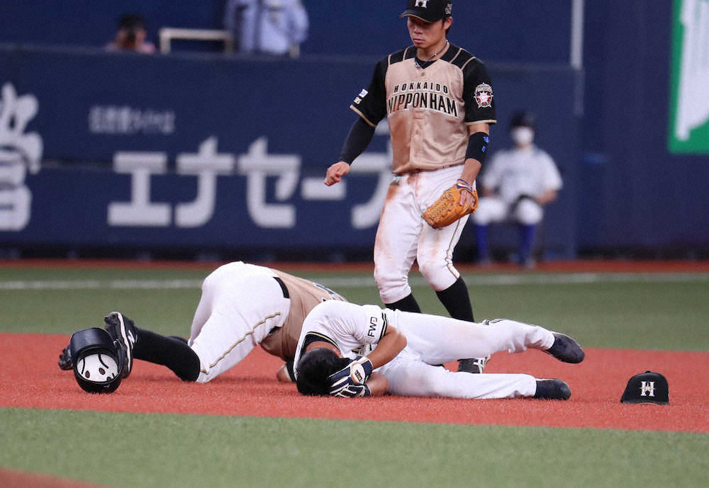 【画像・写真】オリックス・太田が担架で搬送　日本ハム・ビヤヌエバと交錯し動けず…意識はしっかり、病院へ