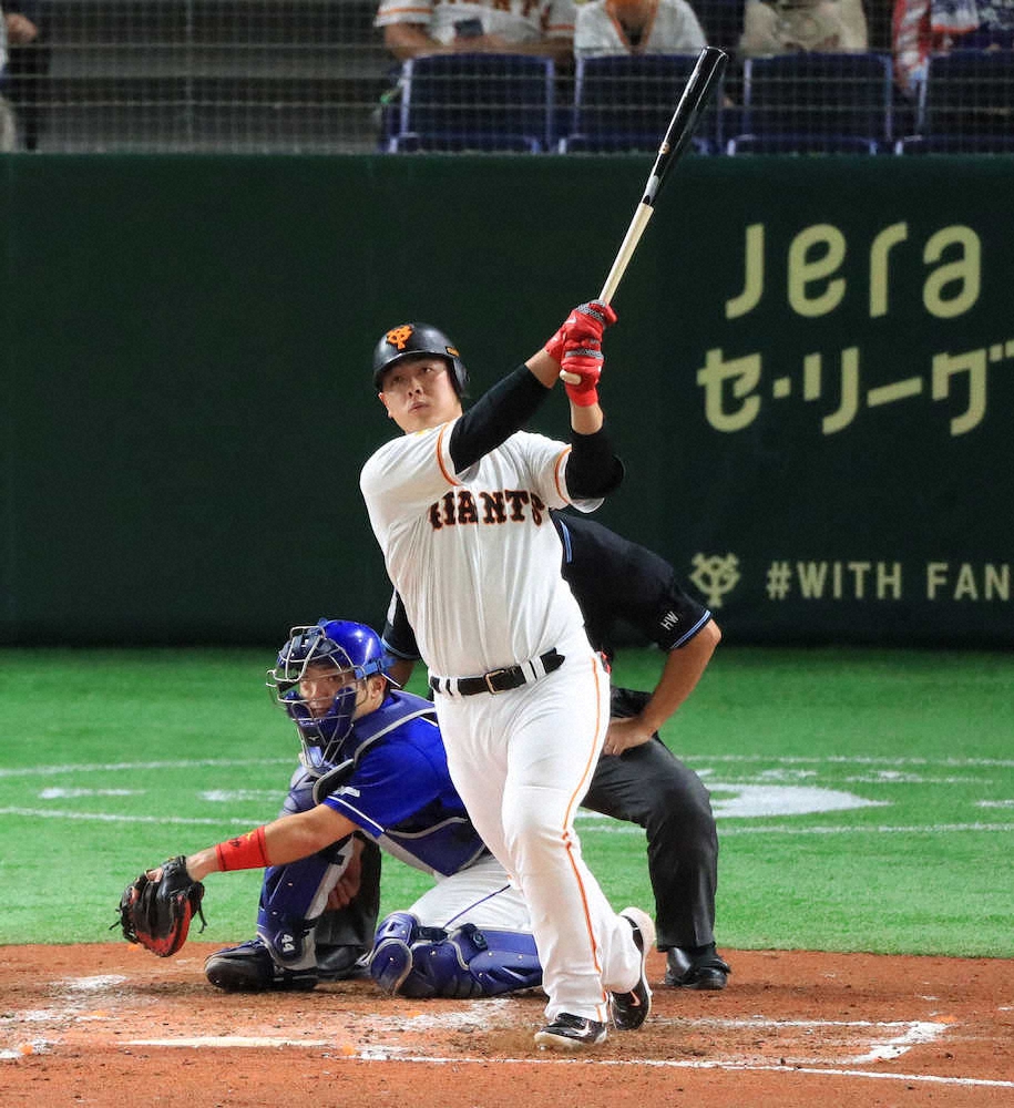 【画像・写真】巨人・岡本　どスライスでリーグトップ23号3ラン！4打点で69、2冠キープ