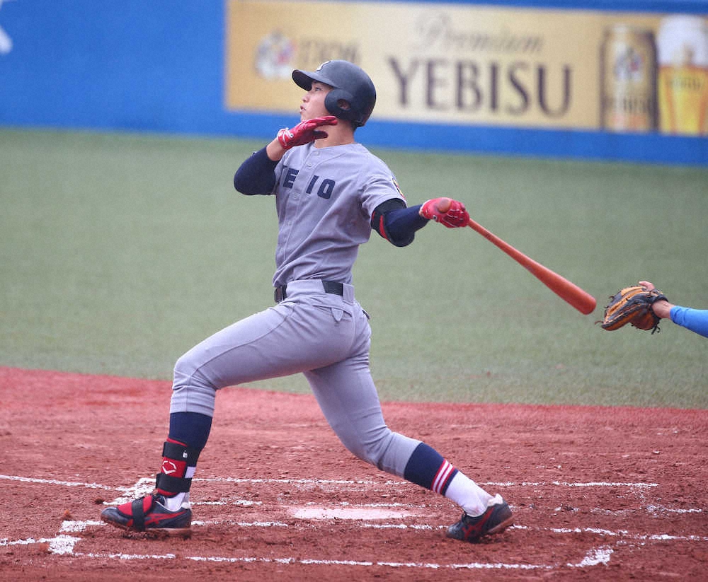 【画像・写真】慶大・広瀬　初スタメンで初アーチ　エース木沢は“部屋っ子”の援護弾に笑顔