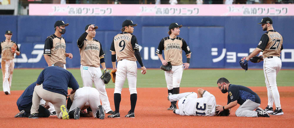 【画像・写真】オリックス・太田　肋骨骨折で今季絶望　ビヤヌエバと激突し病院直行、今後は2週間安静