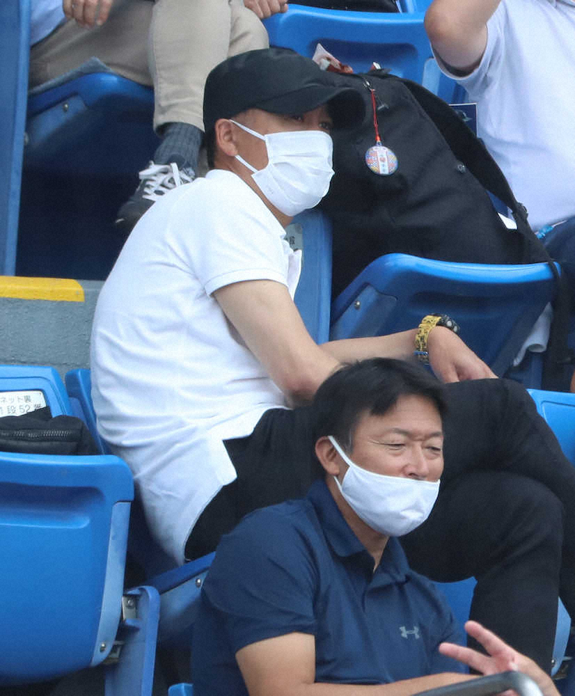 【画像・写真】神宮にNPBの球団幹部がズラリ　26日ドラフトへ候補生をチェック