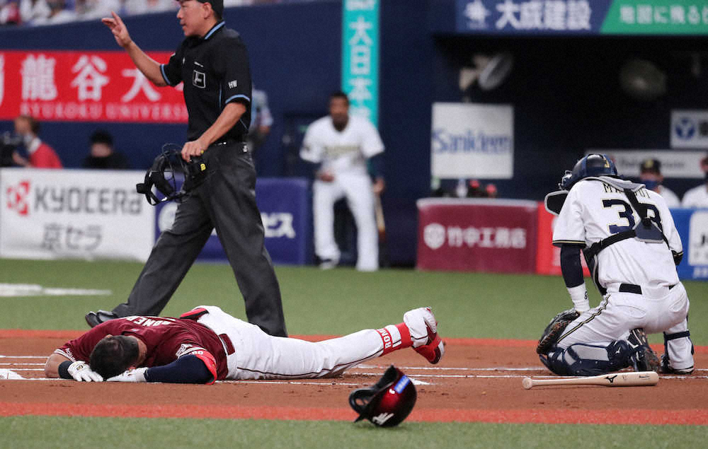 【画像・写真】楽天・ロメロ　頭部に死球　担架で運ばれ途中交代