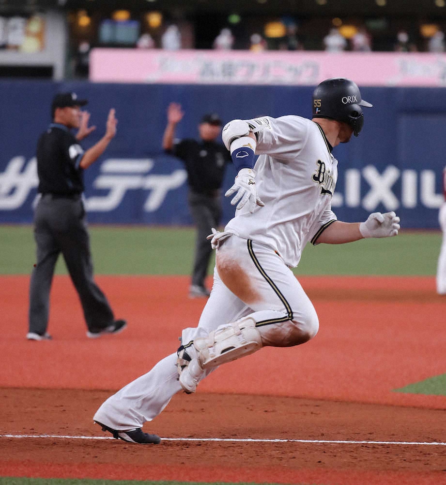 【画像・写真】また!?　京セラドームで2日連続の天井弾　打球落下せずT―岡田は二塁打に