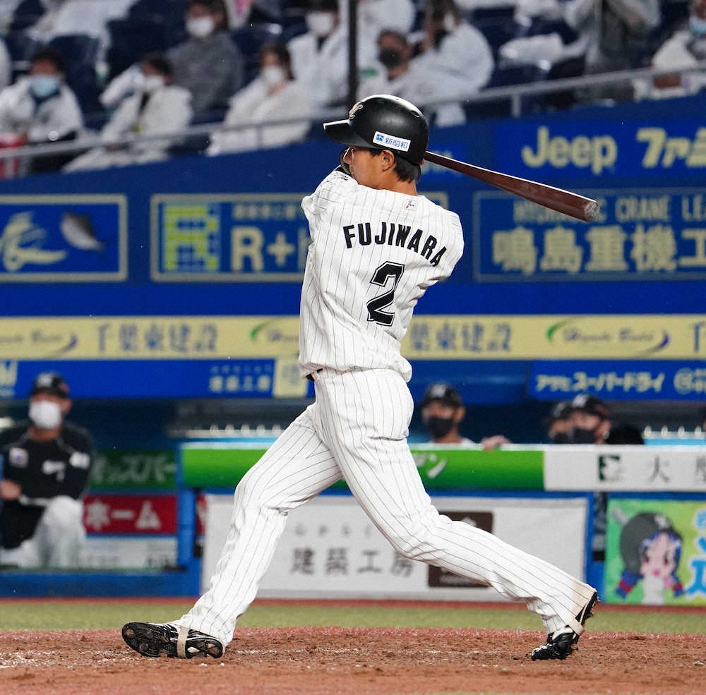 【画像・写真】“緊急昇格組”のロッテ・藤原　今季初安打「初球から積極的に」