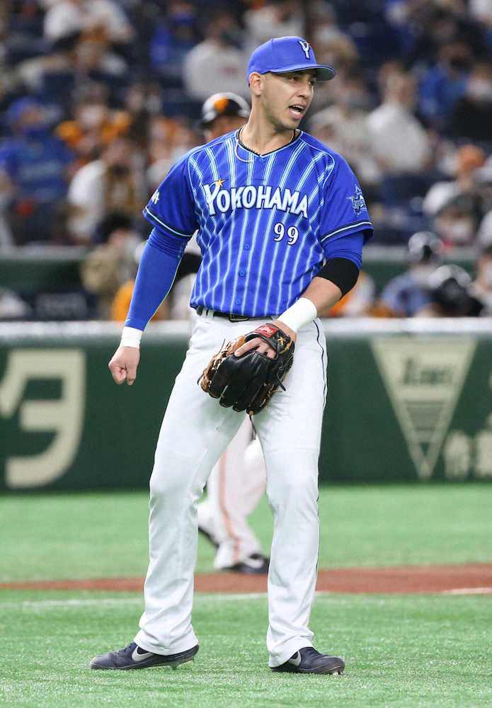 【画像・写真】DeNA・ソト　巨人1、2番の快足コンビの足に惑わされる