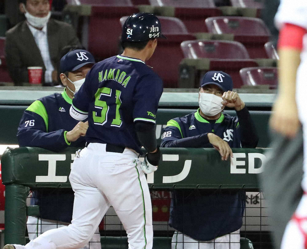 【画像・写真】ヤクルトが17安打12得点で乱打戦に勝利　4点差追いつかれるも浜田勝ち越し弾、青木も続いた！