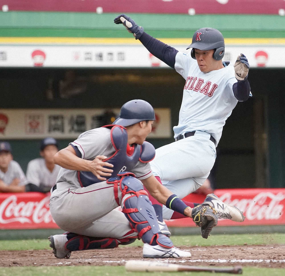 【画像・写真】近大・佐藤　足でサヨナラ勝ち貢献、絶妙スライディング　首位浮上に「勝ったことが一番」