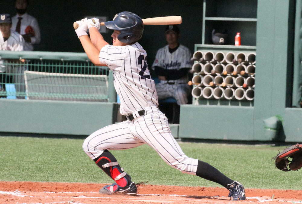 【画像・写真】龍谷大　V消滅の崖っ縁で新戦力躍動、内倉が勝ち越し三塁打含む3安打4打点