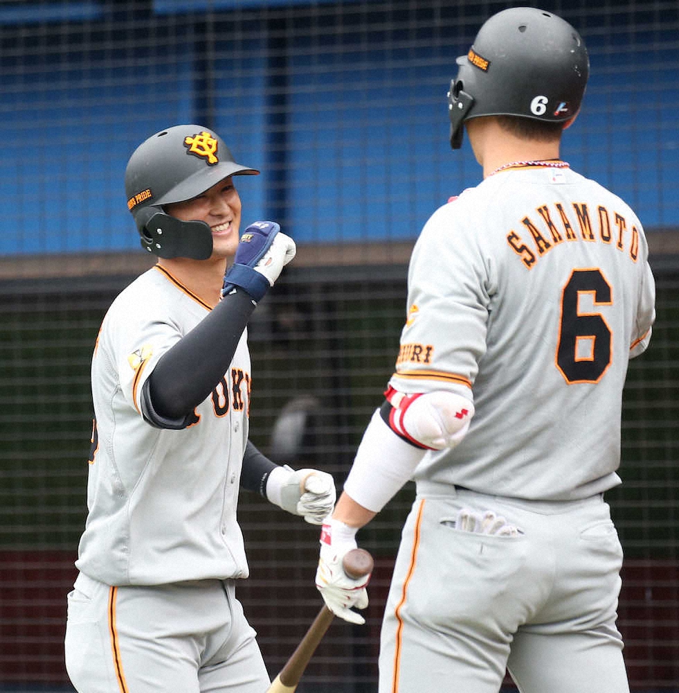 【画像・写真】巨人、吉川尚「結果恐れずに振った」初球先頭打者弾で先制！プレーボール直後に技あり8号