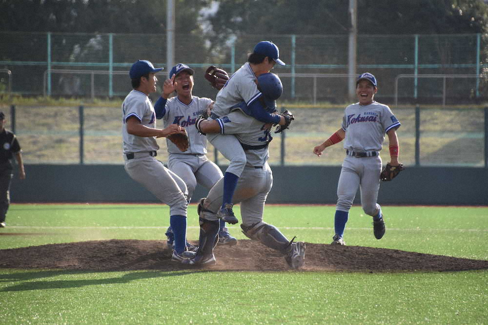 【画像・写真】関西国際大、4年生奮闘で3季ぶり優勝！ドラフト候補・深尾は先制弾＆強肩で貢献