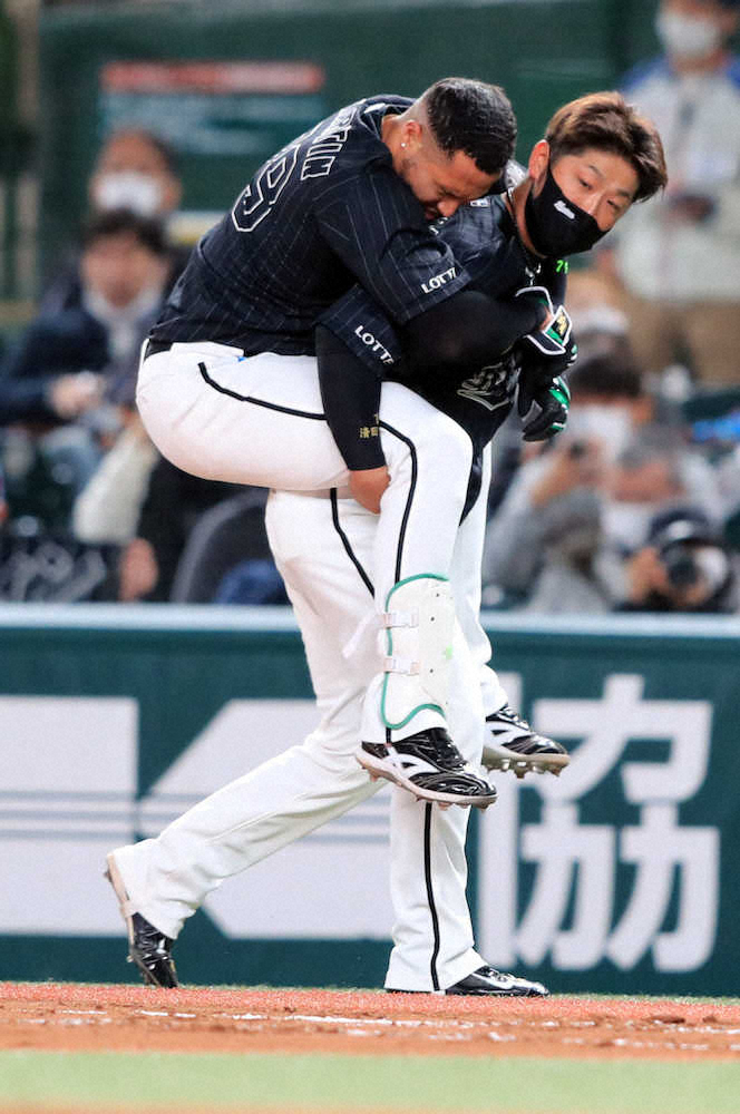 【画像・写真】ロッテ2試合連続サヨナラ負けで3連敗　マーティン負傷交代も痛すぎる