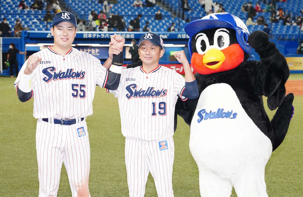 【画像・写真】つば九郎「おたちだいあがるちょくぜん、かつおくんが」今季神宮初勝利挙げた石川とのやり取りにホロリ