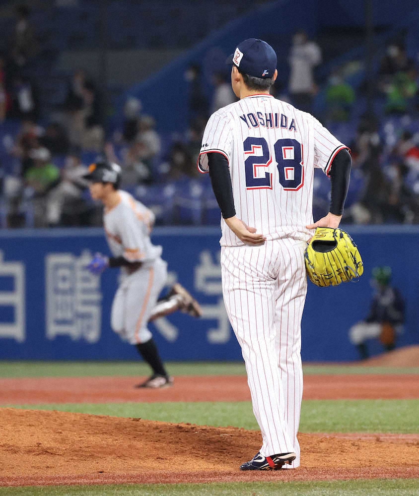 【画像・写真】ヤクルト　ドラ2吉田喜、3回は1死も取れず4失点KO　初回3四球で押し出し先制点献上、3回は2発被弾