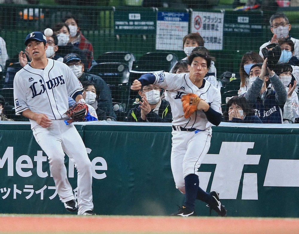 【画像・写真】西武・山野辺がスーパー美技で3タテ演出　辻監督「ラッキーボーイ！」