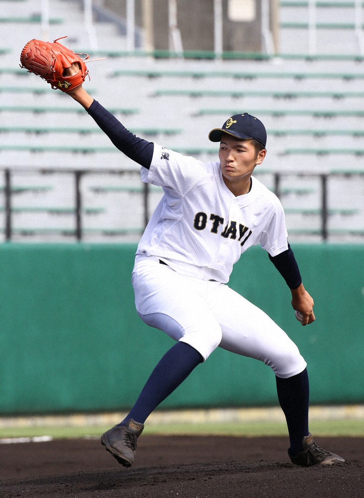 【画像・写真】【10・26ドラフト注目】2メートル左腕の札幌大谷・阿部　唯一無二の「角度」武器に大志を抱く道産子