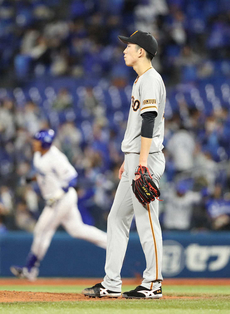 【画像・写真】巨人・戸郷、新人王遠のく5回5失点KO　ロペスにプロ初の満塁アーチ被弾　満塁で打たれた初安打が本塁打