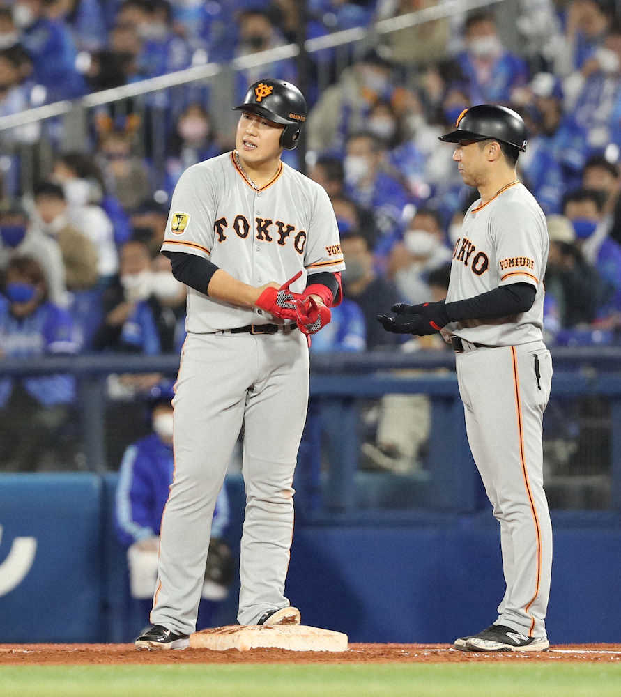 【画像・写真】巨人・岡本　第3打席であわやトリプルプレーの併殺打　リーグ単独トップ27号3ランの次の打席で…