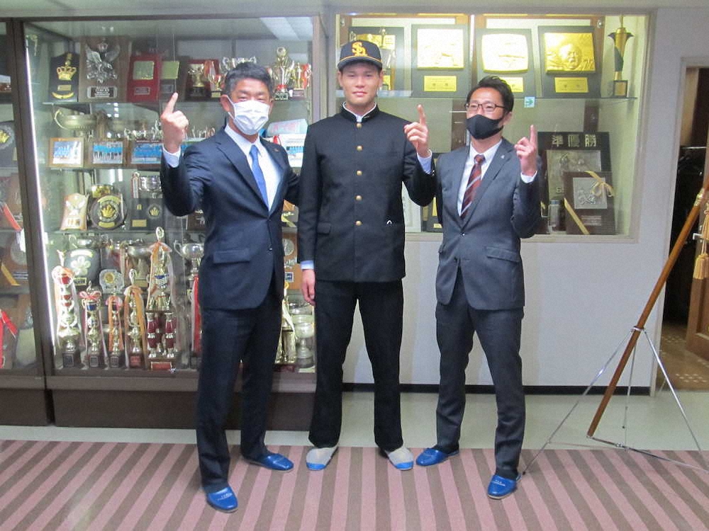 【画像・写真】目指すは“柳田2世”だ!ソフトB2位・笹川　指名あいさつ受け抱負「打ち損じても本塁打になる打者に」