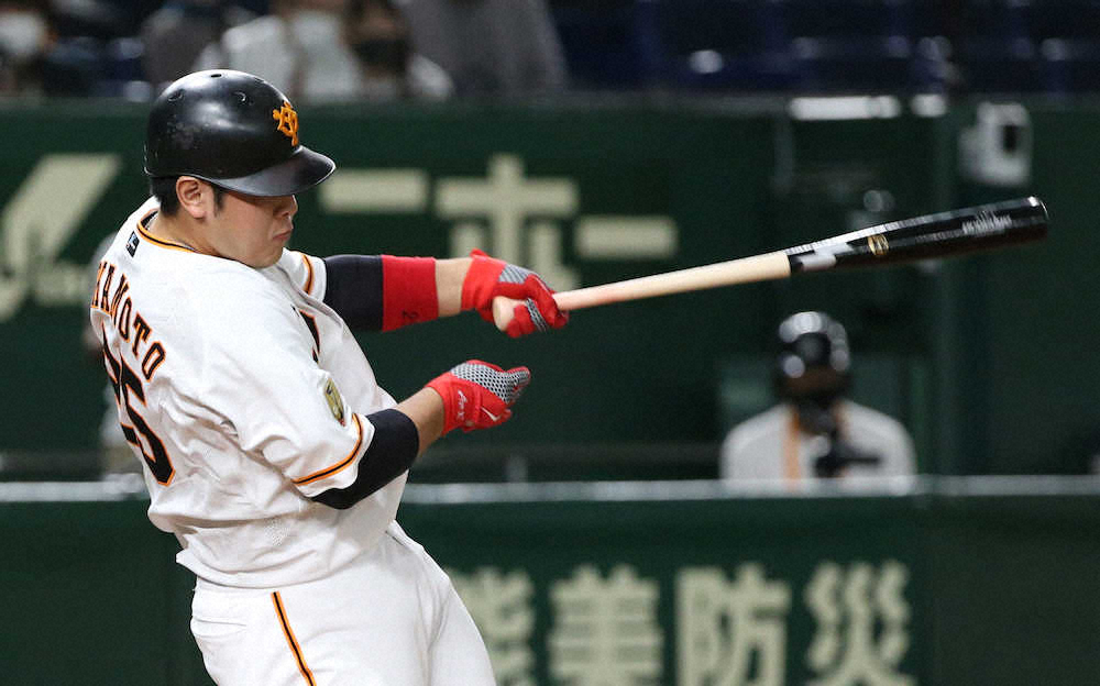 【画像・写真】さすが2代目若大将だ！岡本、先制されたその裏に逆転の28号2ラン　満面笑みでベンチに凱旋