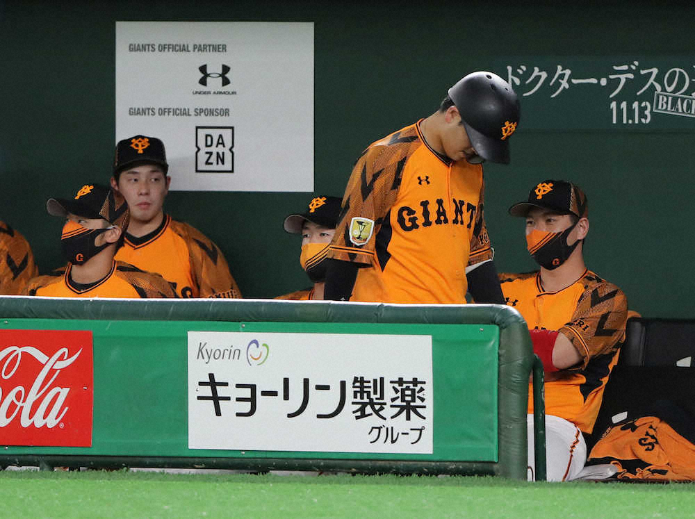 【画像・写真】待望プロ1号の巨人・岸田　お立ち台でも無視され「オイオイオイオイッ！！ちょっとだけしゃべらせて」