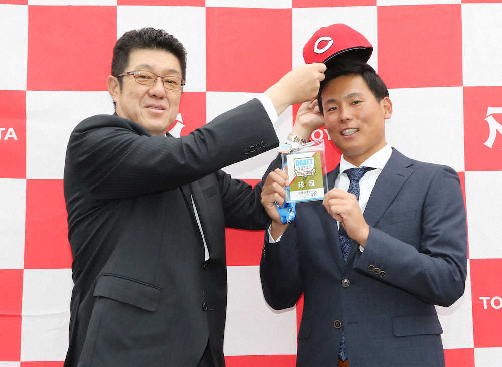 【画像・写真】広島・佐々岡監督、ドラ1栗林に指名あいさつ「自分の新人の頃と重なる部分ある」