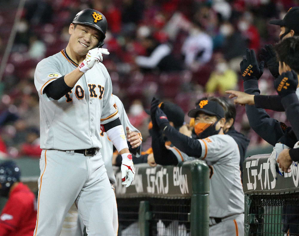 【画像・写真】巨人・坂本　通算2000安打へM2　9打席ぶり安打は18号2ラン　「久しぶりに気持ちよかった」