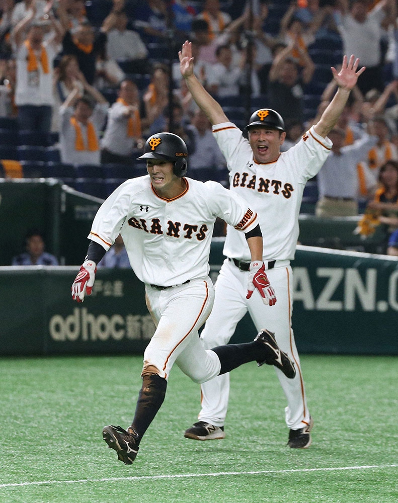 【画像・写真】巨人の視線は日本S　元木ヘッドが三塁ベースコーチに　原監督「それぞれの部分で気がつくことがある」