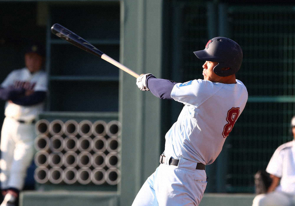 【画像・写真】阪神1位、近大・佐藤輝　パワー魅せたフェン直三塁打　好守も披露しマルチな才能発揮