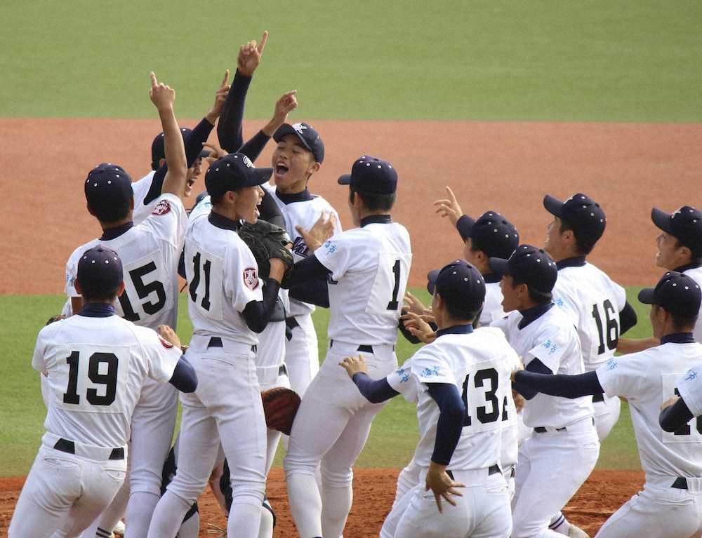 【画像・写真】島の県立高、長崎・大崎　初の九州王者！1年生左腕・勝本　福岡大大濠相手に1失点完投　