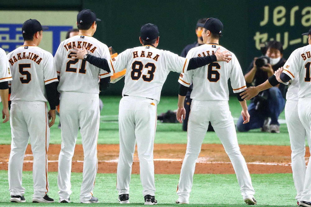 【画像・写真】巨人・岩隈　笑顔の引退セレモニー「これからも野球を通じて誰かを幸せにできる存在でありたい」