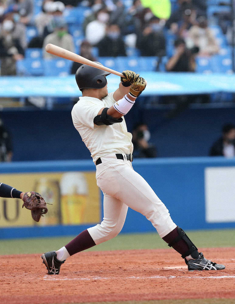 【画像・写真】早大の8番・蛭間　値千金の決勝2ラン「4年生のために。その気持ちだけで打席に入った」