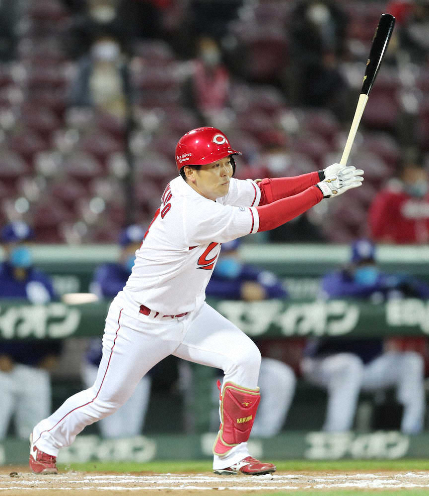 【画像・写真】広島・小窪　“かみしめて”赤ヘル最後の安打　退団あいさつ「また元気な姿を見せられるように」