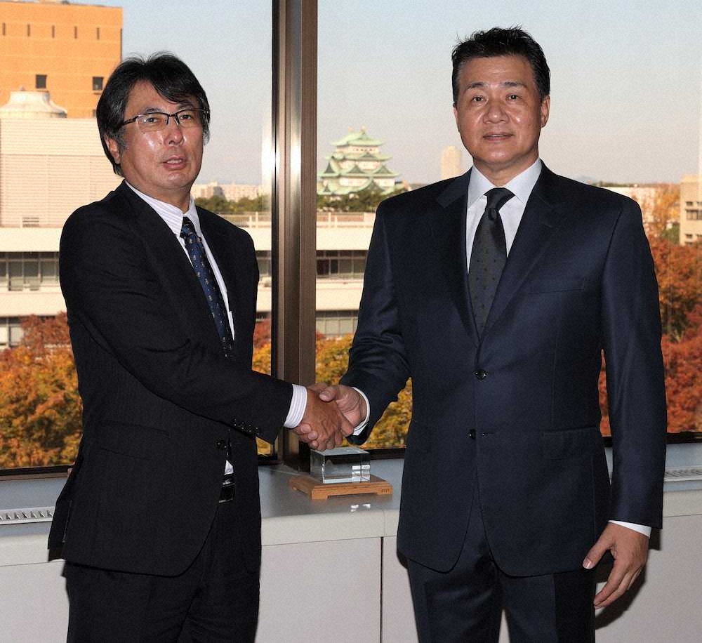 【画像・写真】中日・与田監督　大島オーナーに助っ人補強懇願「野手1人、投手1人は最低、お願いしたい」