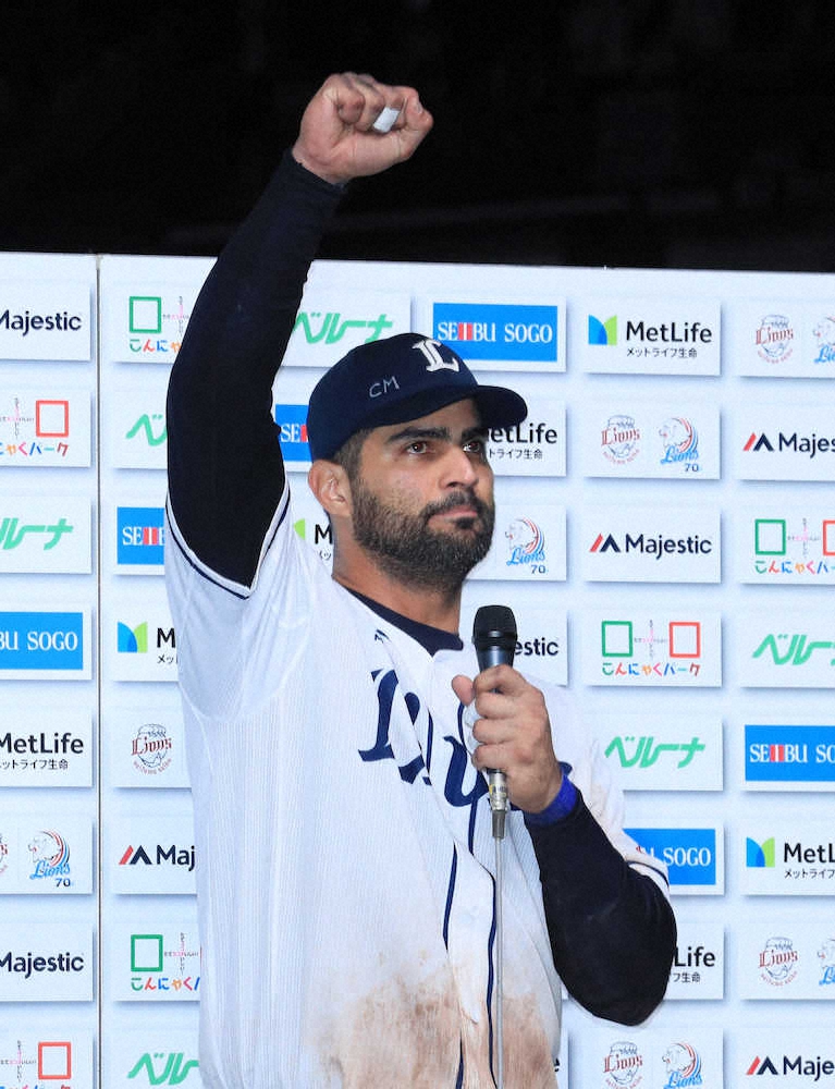 【画像・写真】西武・メヒアが帰国「来年“強いライオンズ”として優勝を取り返したい」