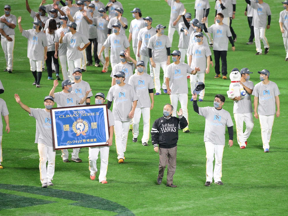 【画像・写真】MVPのソフトバンク・中村晃は「みんなでつかんだ2勝。あと4つ」　CS5年連続弾は最多タイ記録