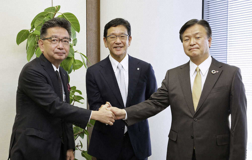 【画像・写真】日本ハム　栗山監督　10年目「丸裸」の覚悟「情を捨て、自分の全てをさらけ出す」