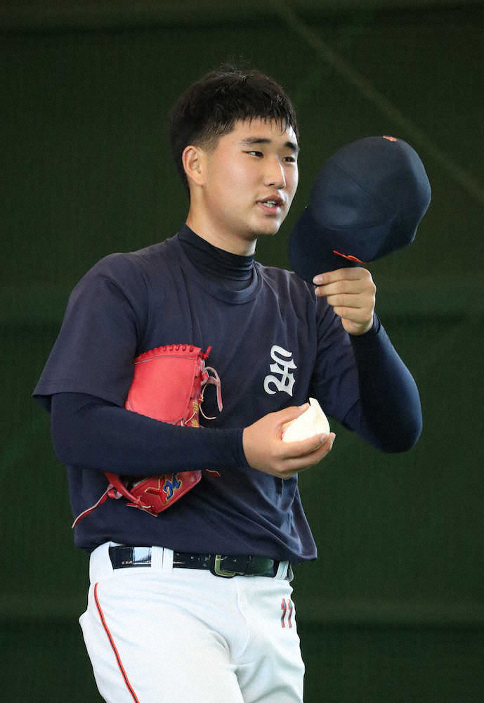 【画像・写真】オリックス、韓国高校生投手を入団テスト　福良GM、中嶋監督が投球見守る