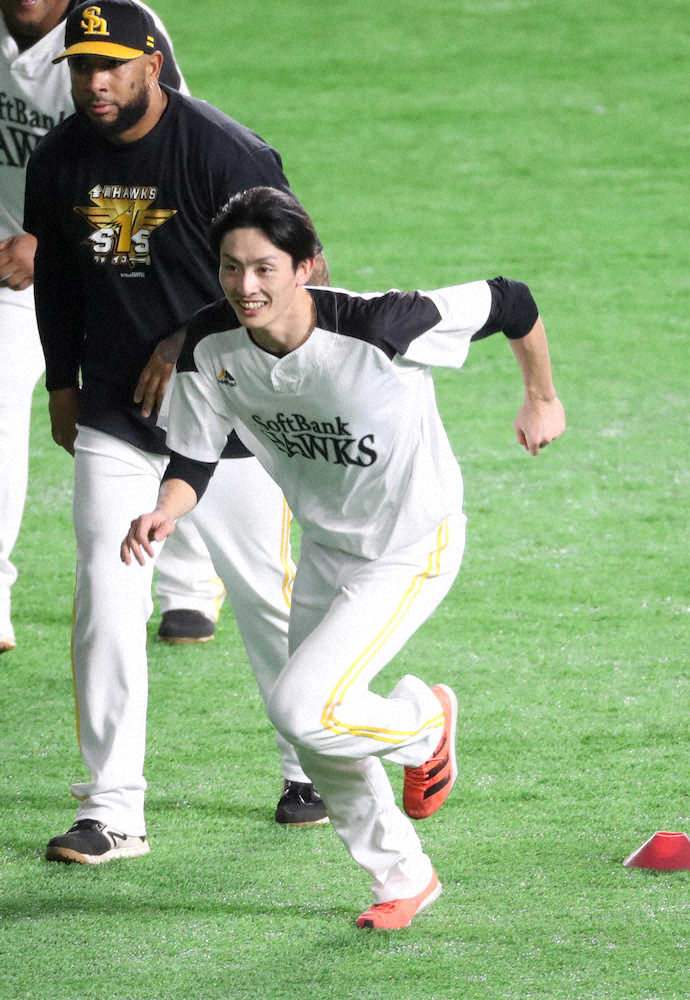【画像・写真】ソフトB・周東、巨人かき回す!京セラDの“硬さ”歓迎「一番、走りやすい」